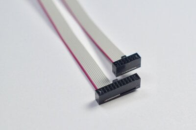 Ribbon cable with IDC connectors 20x28AWG